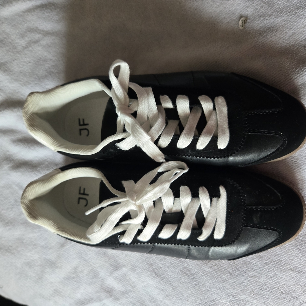 JustFab Black and White Athletic Shoes with Classic Design